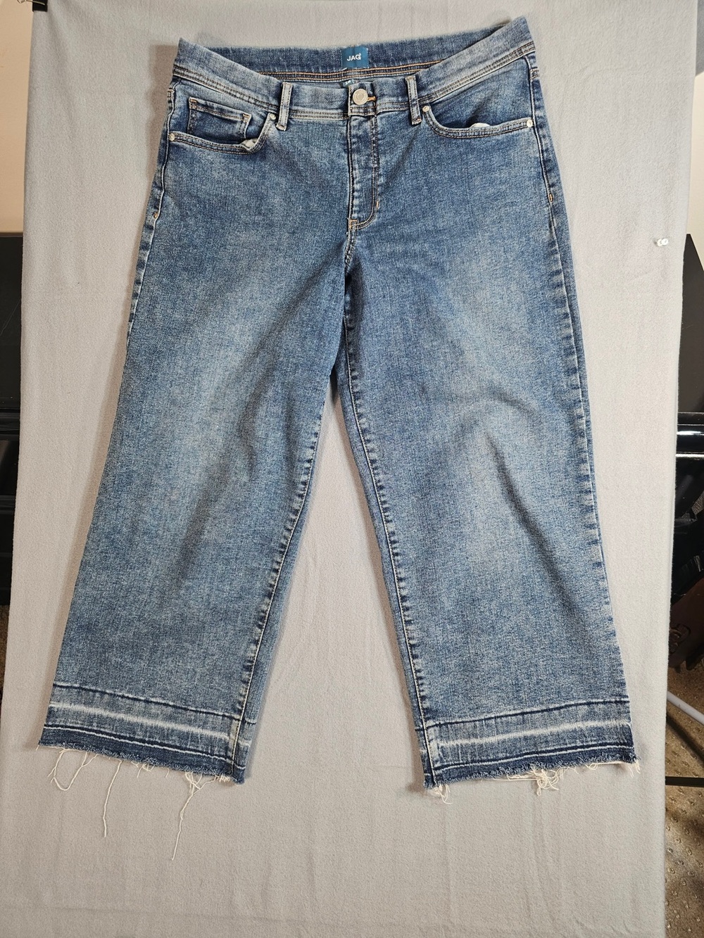 #117 JAG Jeans Women’s Size 14 Wide Leg Crop Jeans Medium Wash Raw Frayed Hem